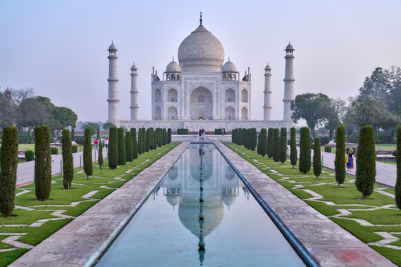 Audio Guide vs. Tour Guide: Which Is Right for Your Trip?