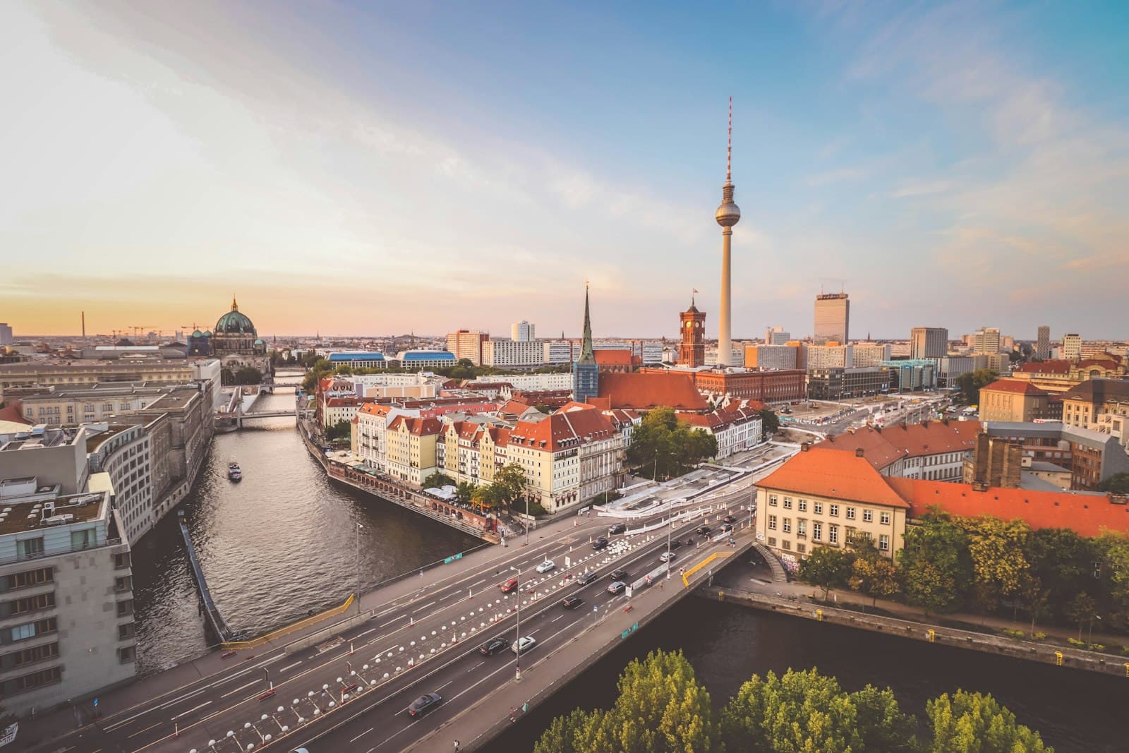Berlin Audio Guide: Stories Behind the Wall, Reichstag & Beyond