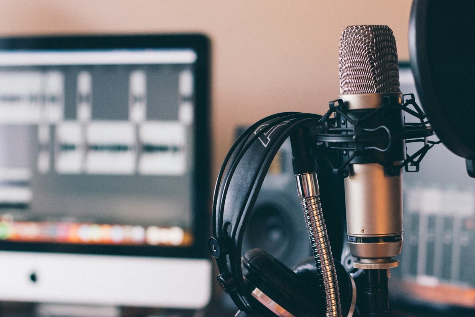 How Travee Creates Audio Guides with AI: Behind the Scenes